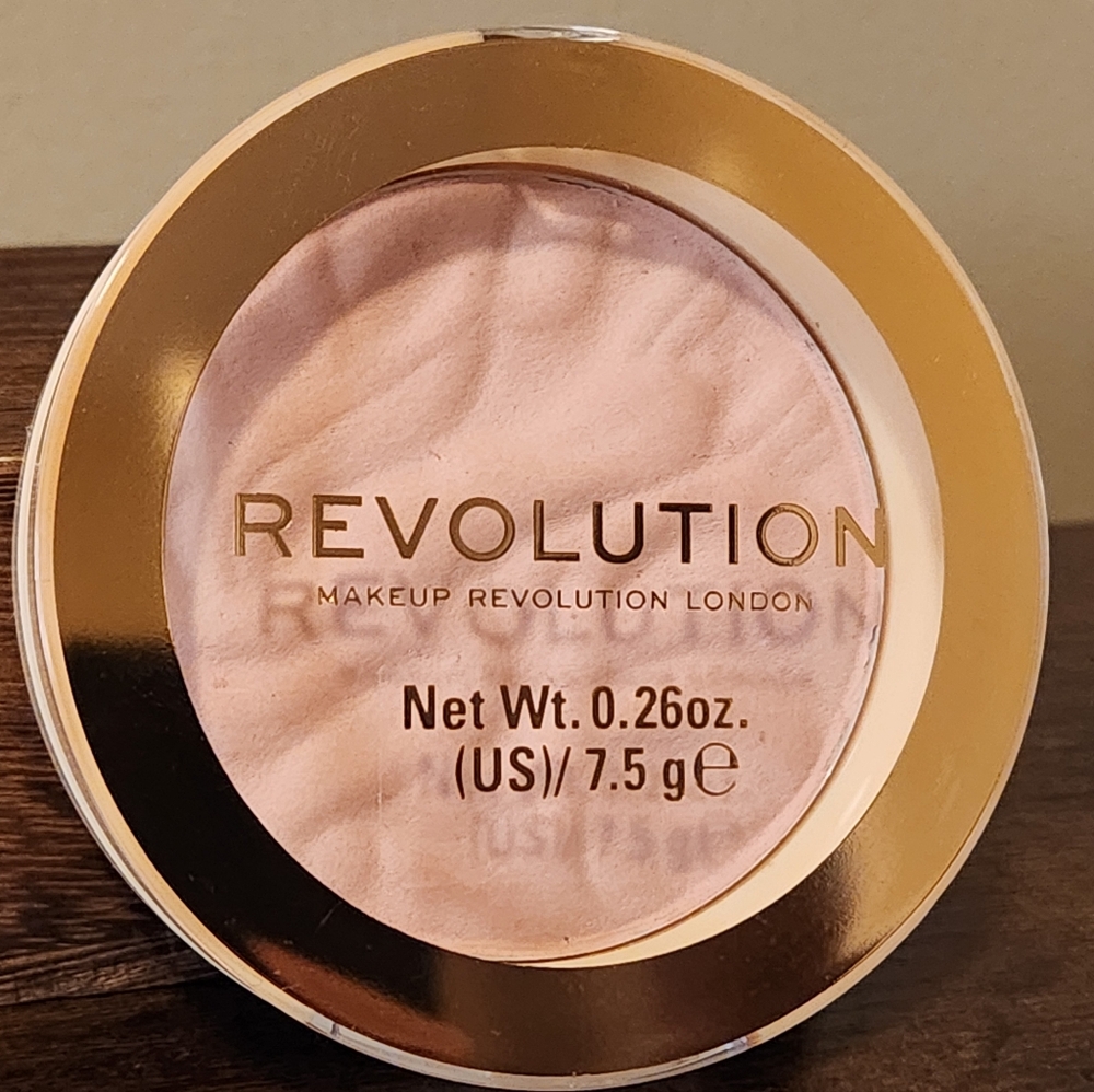 REVOLUTION PRESSED POWDER BLUSHER